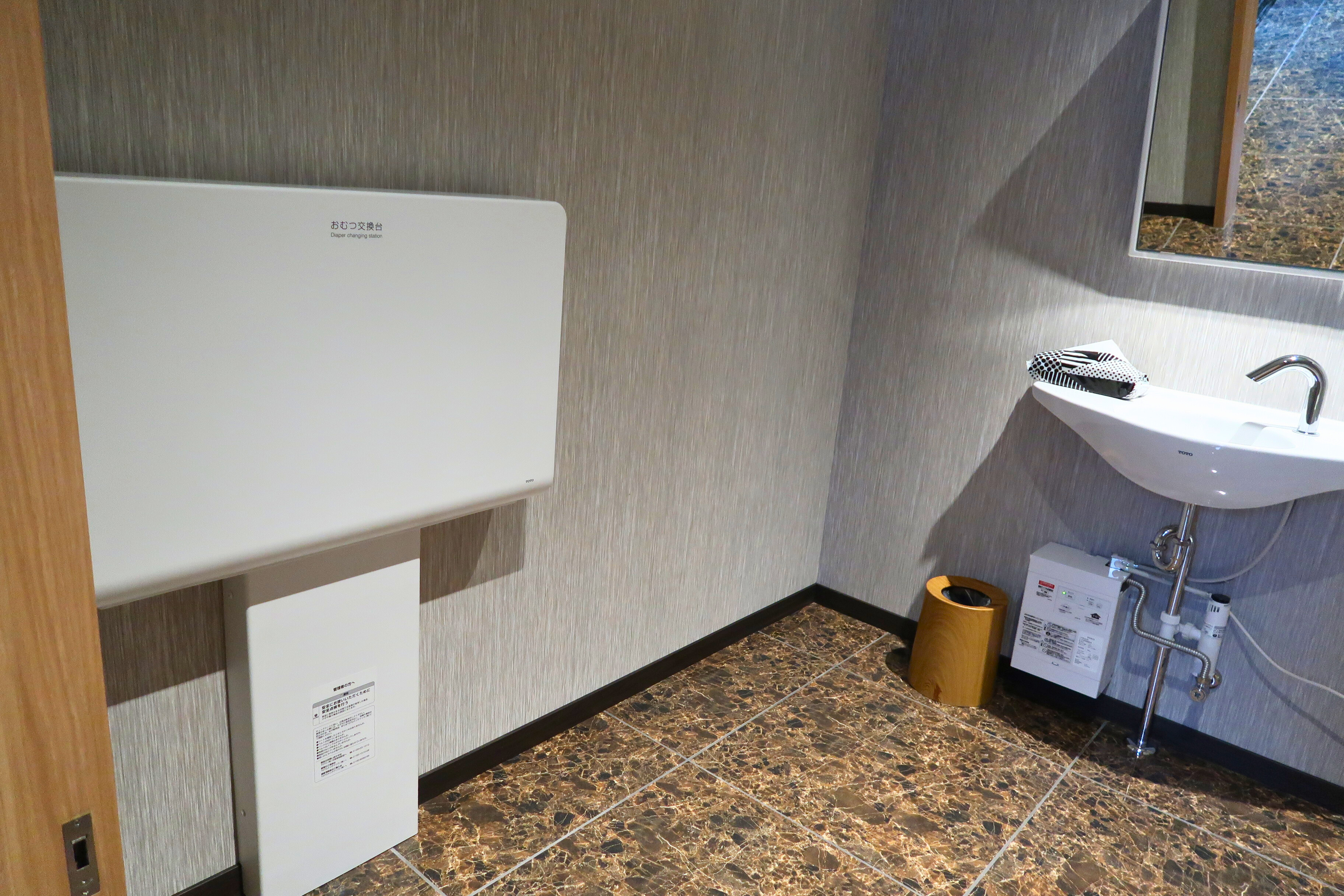 館内バリアフリートイレ